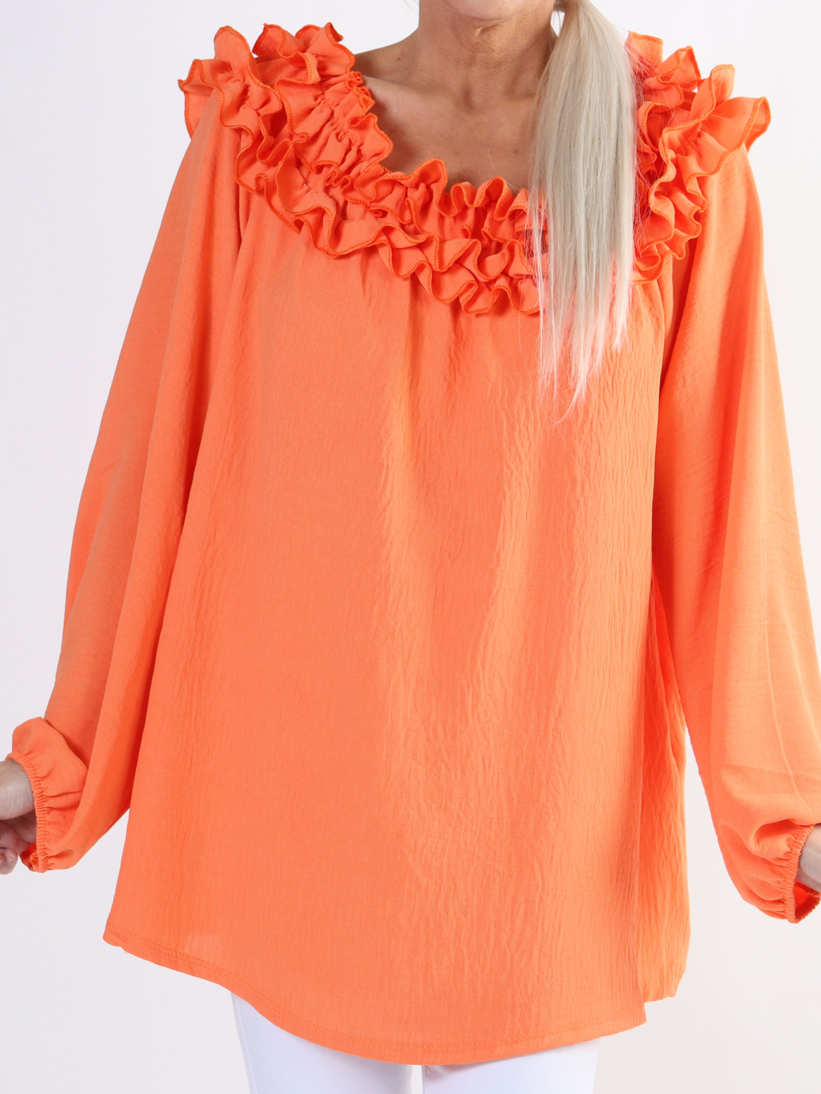 Chili - Finaste plus size tunikan med volanger i halsringningen (bestseller)